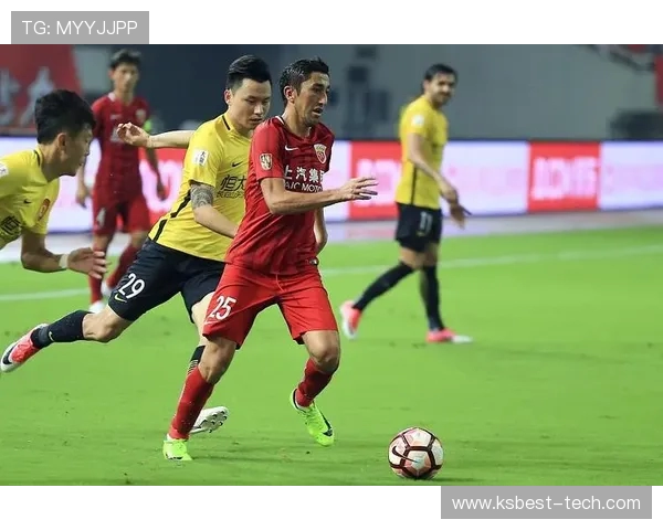 上海海港迎战劲敌,力争新赛季开局胜利,球迷热盼精彩对决 上海海港迎战劲敌,力争新赛季开局胜利,球迷热盼精彩对决